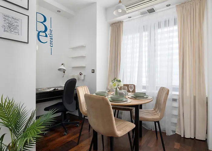 Meiera Charming With Parking And Air Conditioning By Renters 아파트